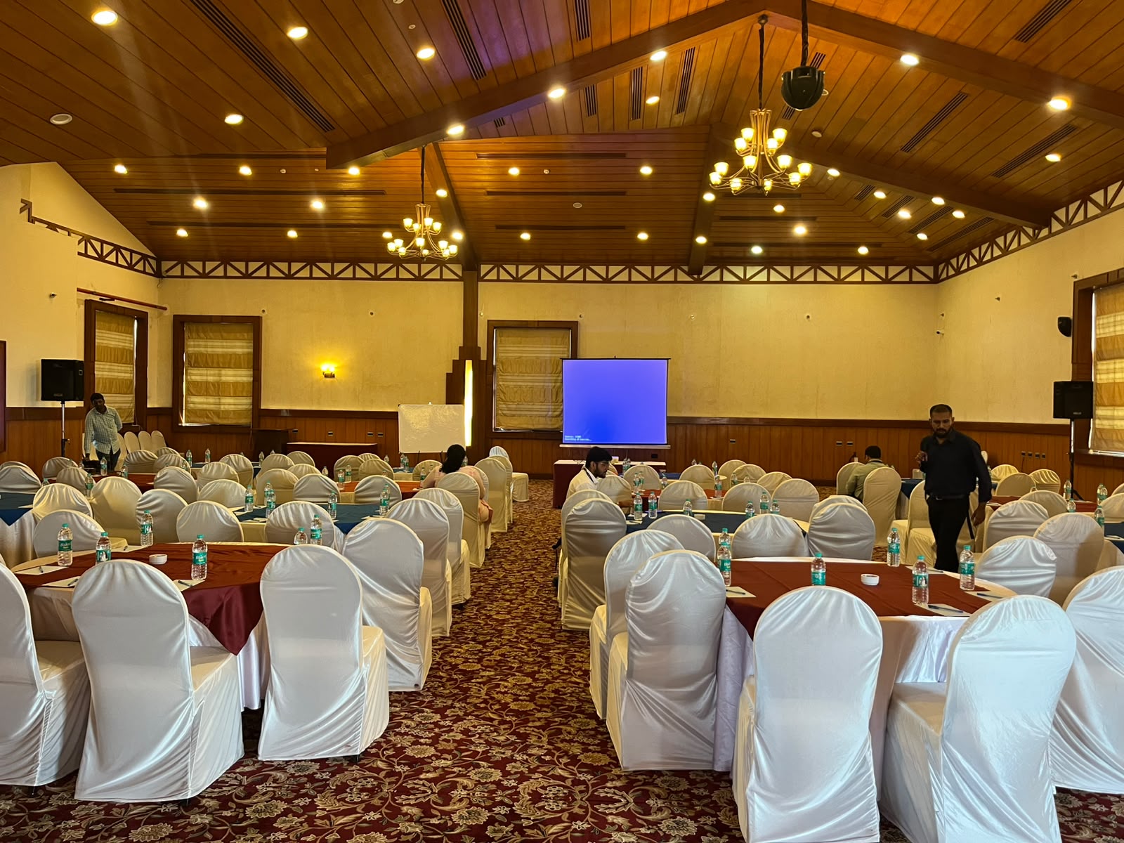 Projector on rent in Indiranagar for weddings and private functions