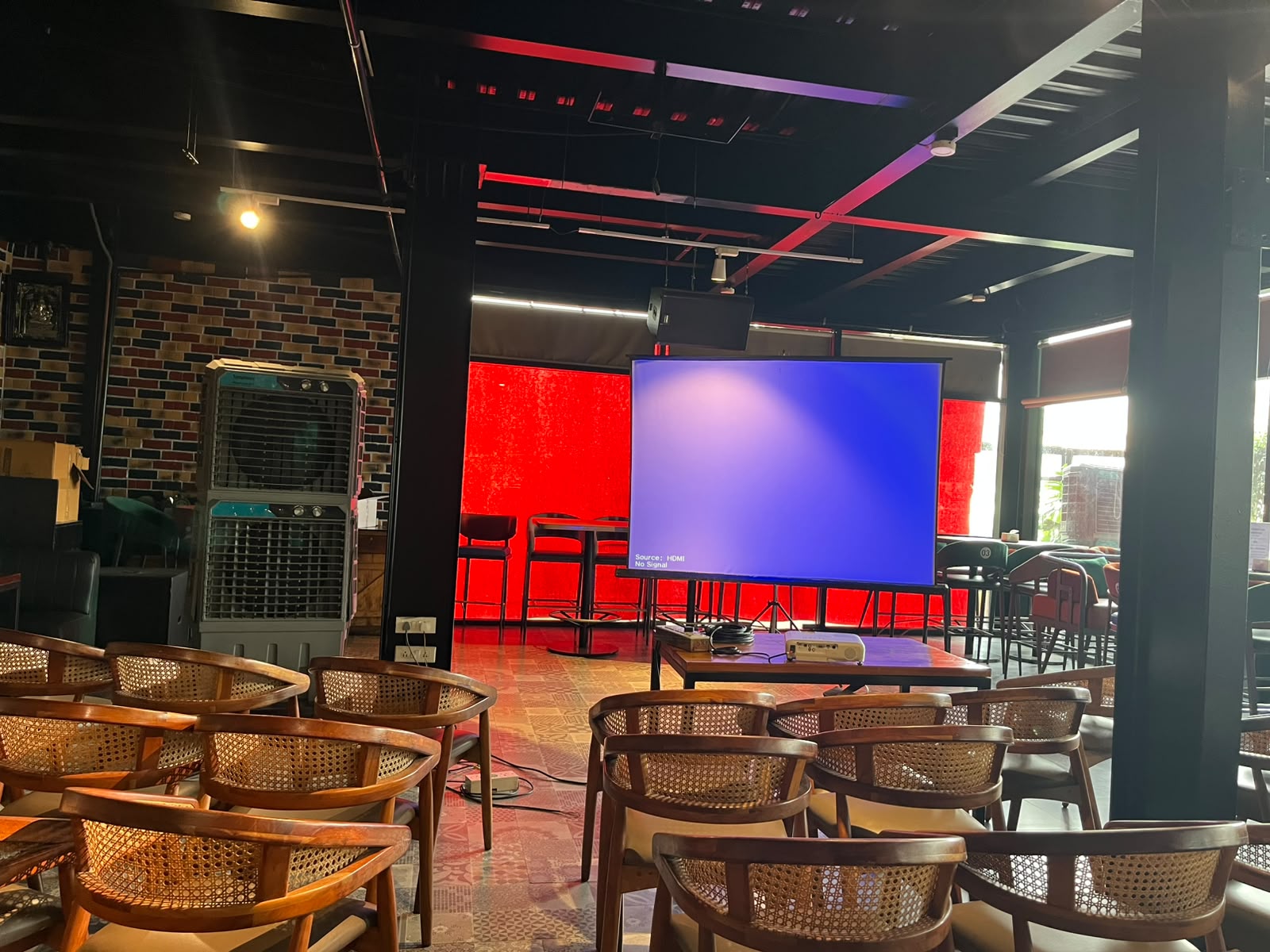 Projector rental in HSR Layout for seminars and conferences